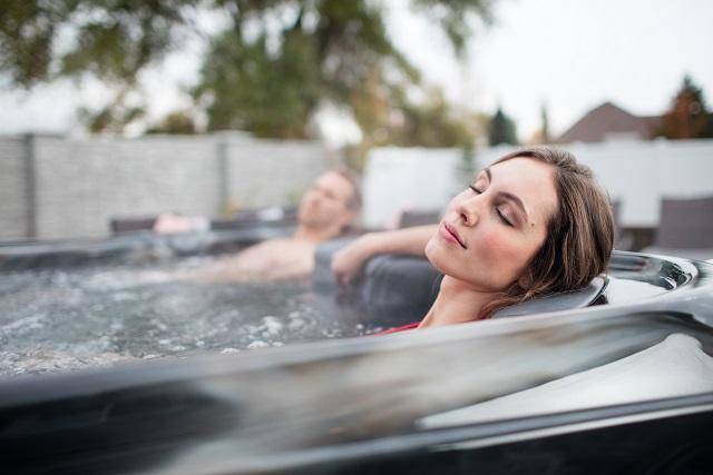 The Health Benefits of Soaking in a Hot Tub